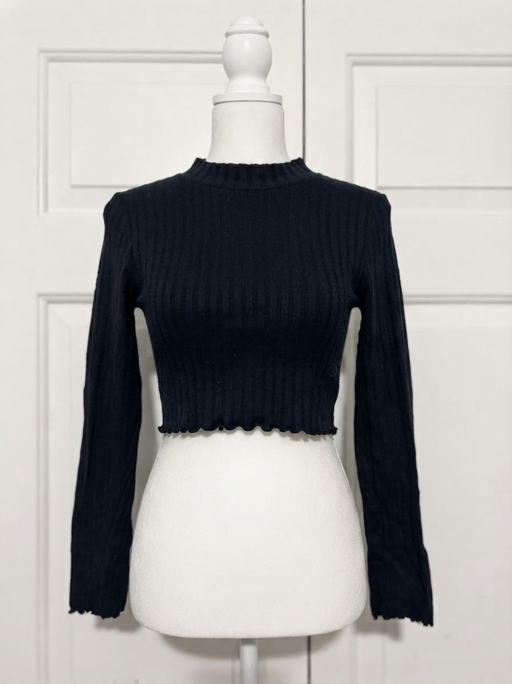 Cropped Black Ribbed Long-Sleeve Top